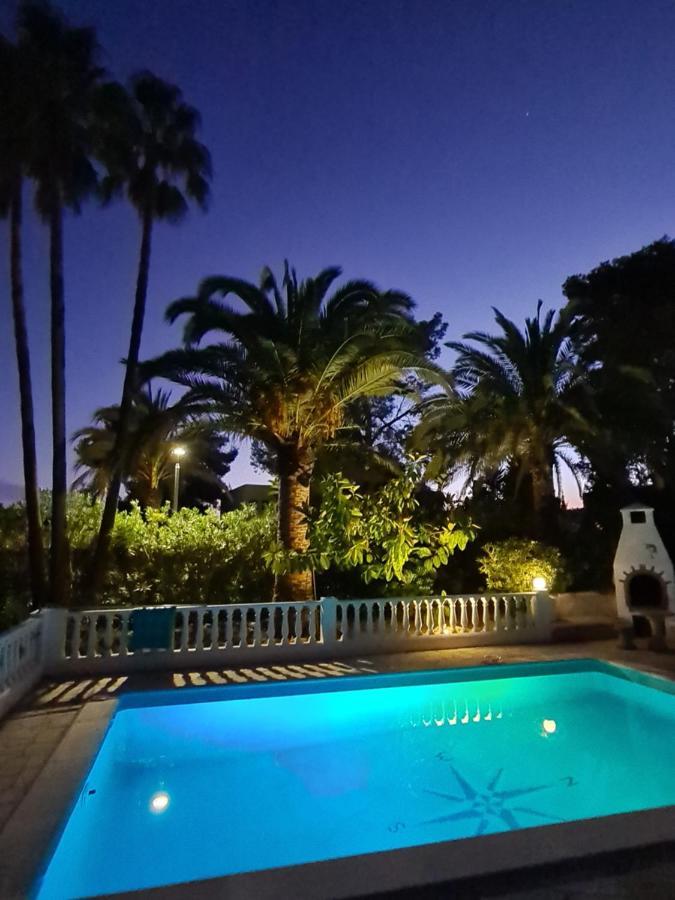 Private Villa Mit Eigenem Pool Unter Palmen Cala Llenya  Exterior photo